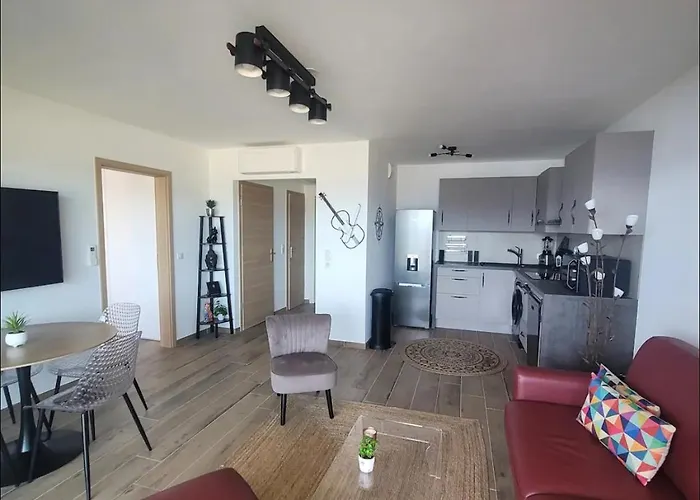 Dominant La Baie D'ajaccio *